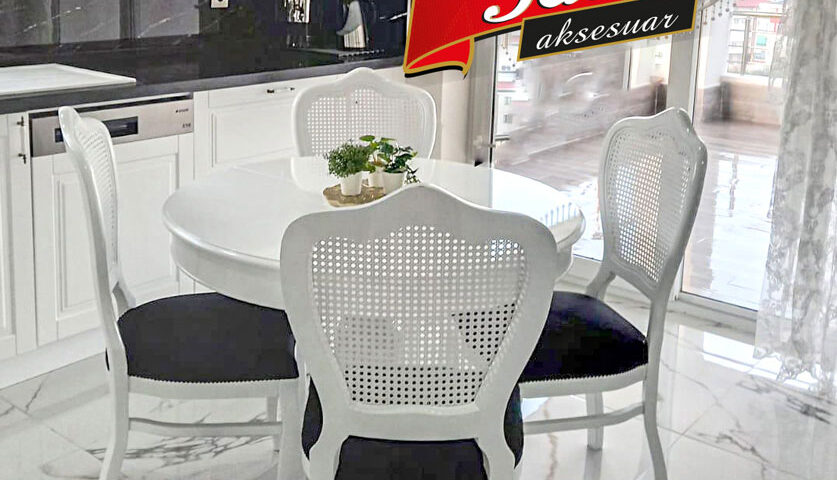 Yuvarlak Hasırlı Masa Takımı